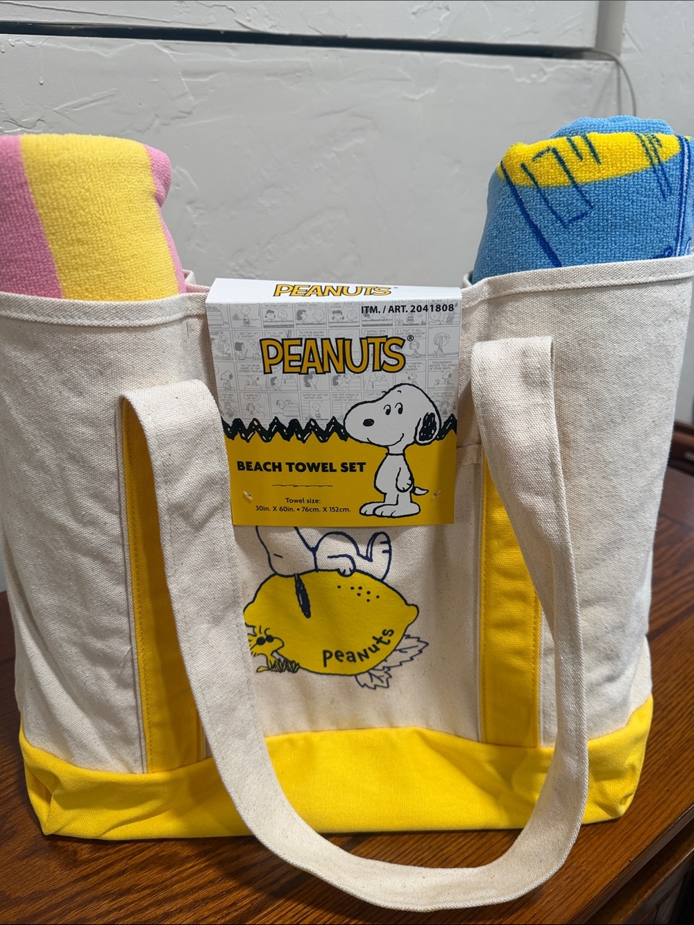Peanuts Canvas Tote with Yellow Accents and Multicolor Towels